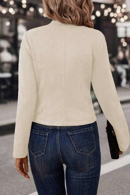 Chaqueta con cuello alto y botones delanteros abiertos