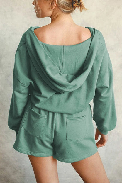 Conjunto de dos piezas de sudadera con capucha y pantalones cortos de felpa francesa azul