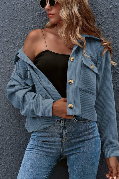 Chaqueta de pana con cuello vuelto y bolsillos con solapa 