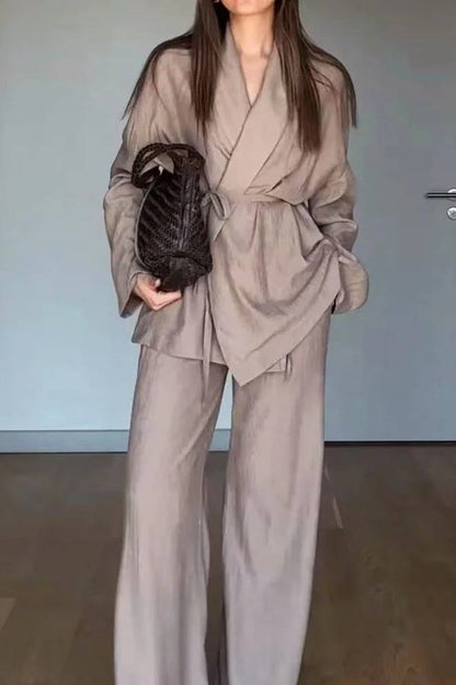Conjunto casual de dos piezas con top y pantalón de solapa en color liso