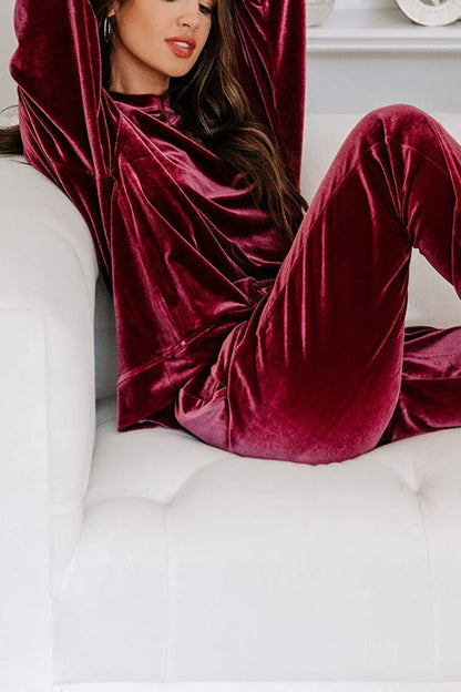 Conjunto de top de cuello redondo y pantalón largo con cordón de terciopelo rojo sólido