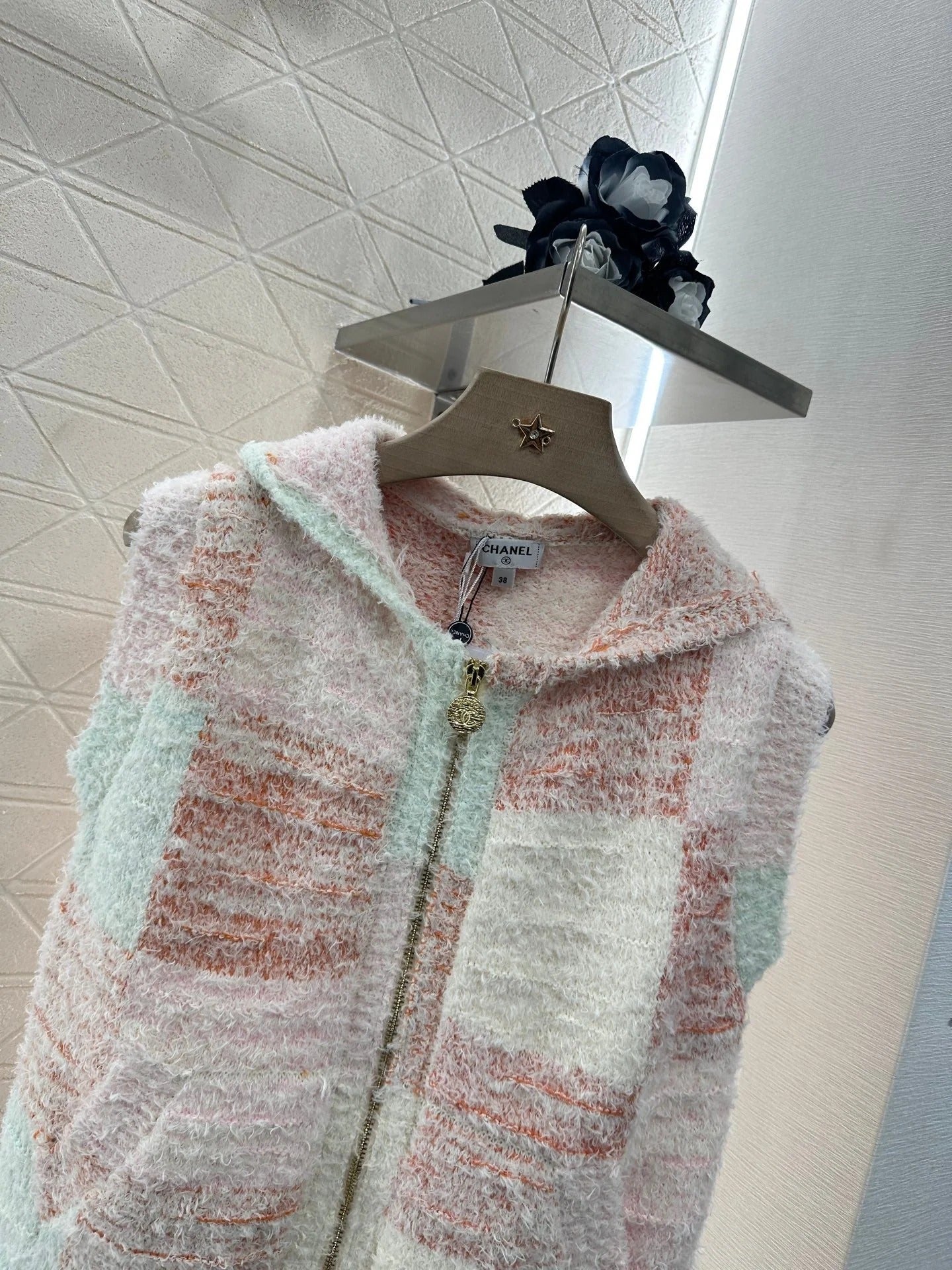 CHANEL SLEEVELESS KNIT HOODIE 276508