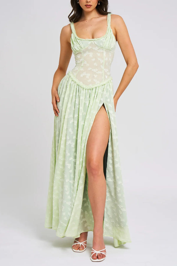 Vestido largo Ulissa verde claro con escote cuadrado, textura jacquard y abertura alta
