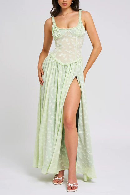 Vestido largo Ulissa verde claro con escote cuadrado, textura jacquard y abertura alta