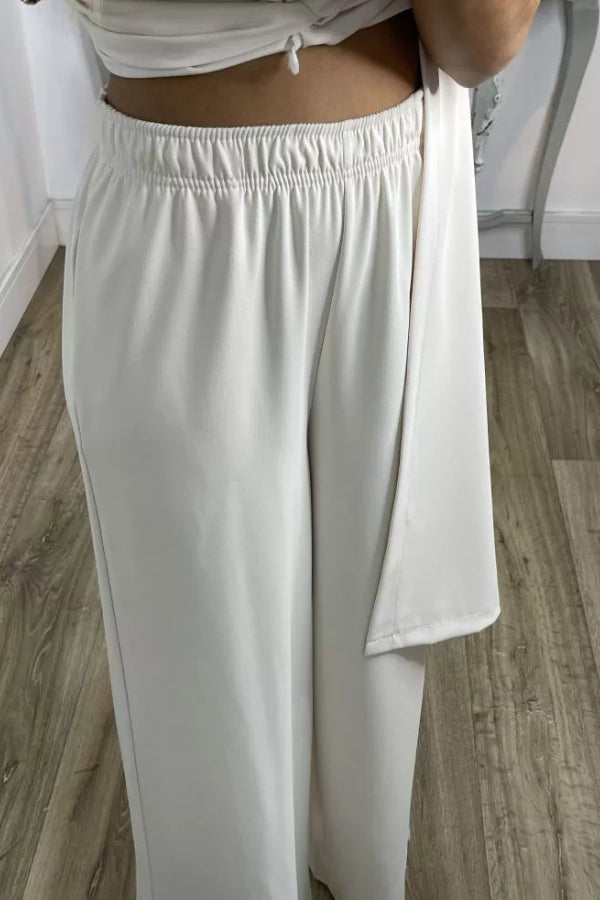 Traje blanco sin mangas