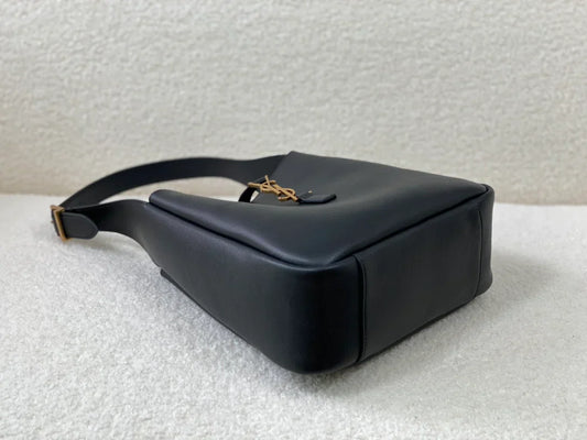 YSL Le 5 A 7 Supple Small Grained Leather Black 23 x 22 x 8.5cm