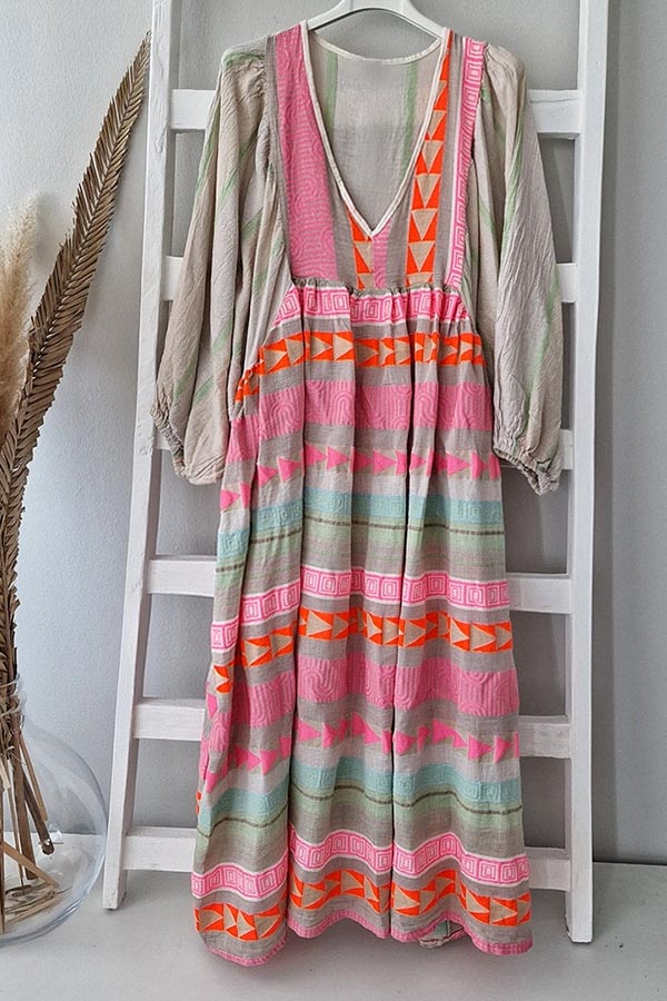 Vestido midi con estampado de rayas de clave griega rosa y cadena naranja