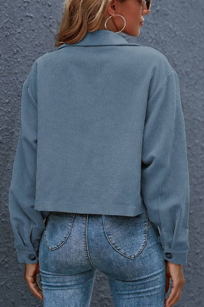 Chaqueta de pana con cuello vuelto y bolsillos con solapa 