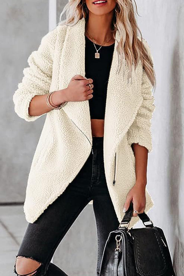Chaqueta casual de piel de cordero de moda con bolsillos con cremallera y chaqueta de terciopelo granulado.