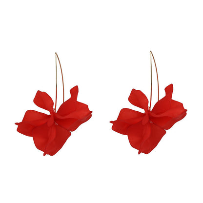 Pendientes colgantes con flores florecientes