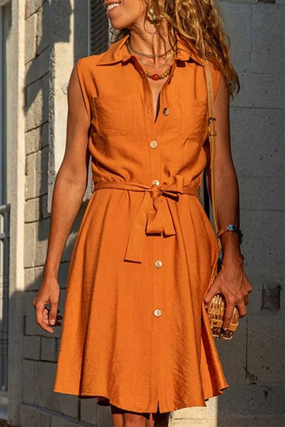 Vestido informal de cuello vuelto con frenillo liso