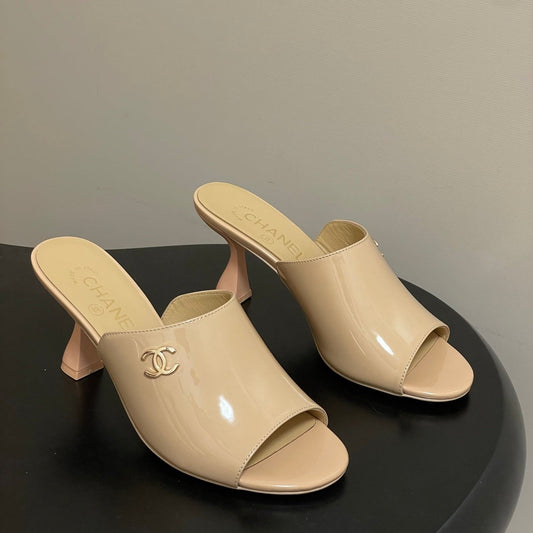CC 26 Sandal Beige Patent Leather 593321