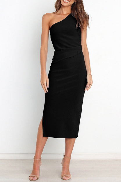 Vestido plisado de un solo hombro