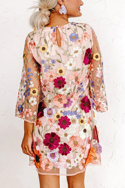 Vestido mini de media manga con apliques florales bordados Dahlia Dreaming