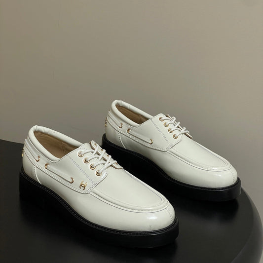 CC 26 Lace-Up Loafer White Sheepskin 594249