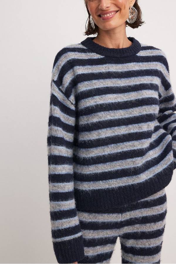 Traje de punto a rayas