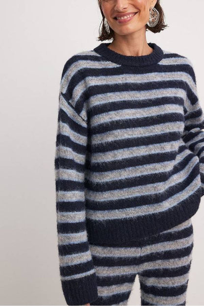 Traje de punto a rayas