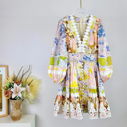 V-NECK FLORAL PRINT DRESS WITH LACE DETAIL