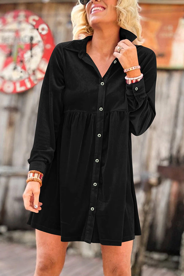 Vestido camisero de terciopelo con volantes y mangas largas y botones