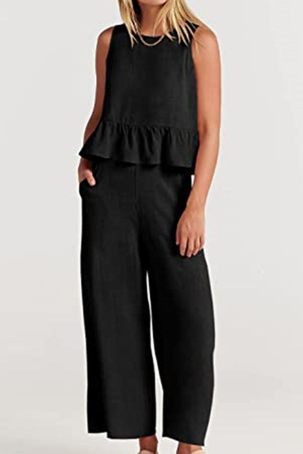 Traje casual con pantalones cortos y pierna ancha con chaleco plisado sin mangas