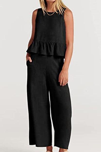 Traje casual con pantalones cortos y pierna ancha con chaleco plisado sin mangas