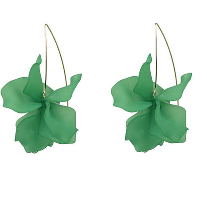 Pendientes colgantes con flores florecientes