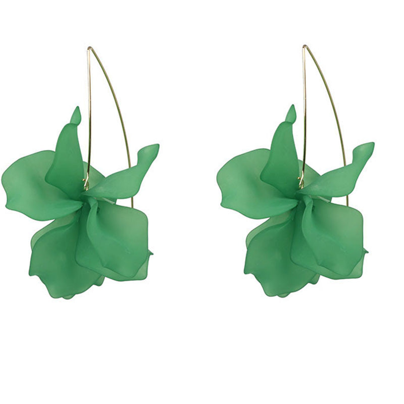 Pendientes colgantes con flores florecientes