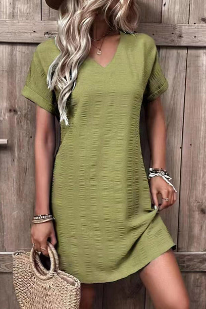 Vestido sexy de moda ajustado con escote en V y manga corta en color liso.
