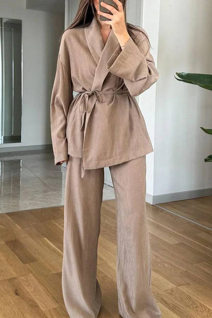Conjunto casual de dos piezas con top y pantalón de solapa en color liso