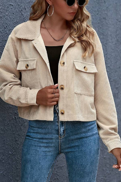 Chaqueta de pana con cuello vuelto y bolsillos con solapa 