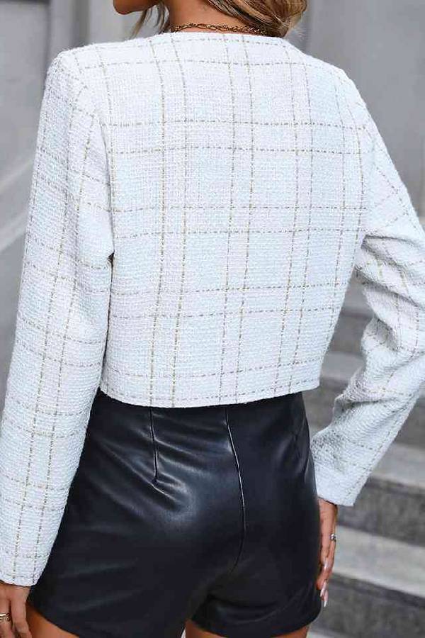 Abrigo corto de tweed con cuello redondo y hebilla metálica de Zayla