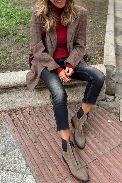 Traje pequeño abotonado de longitud media