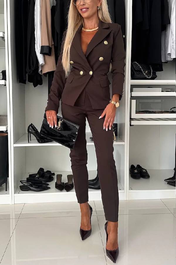 Pantalones cónicos de tiro alto con bolsillos que ofrecen una sensación de confianza
