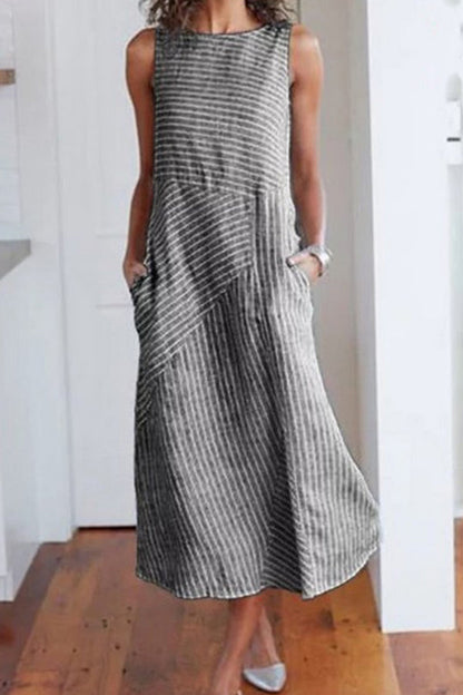 Vestido ajustado extragrande sin mangas con cuello redondo a rayas 