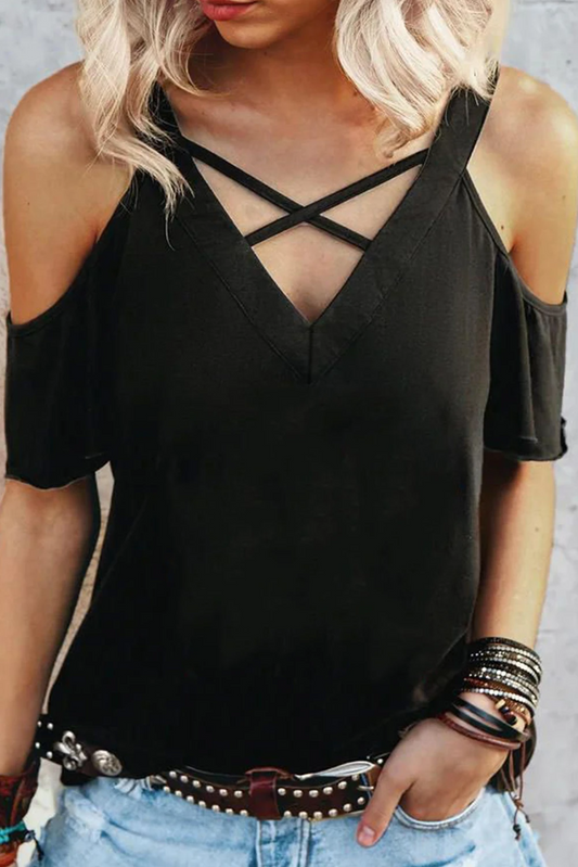 Camiseta negra con cuello en V cruzado y hombros descubiertos
