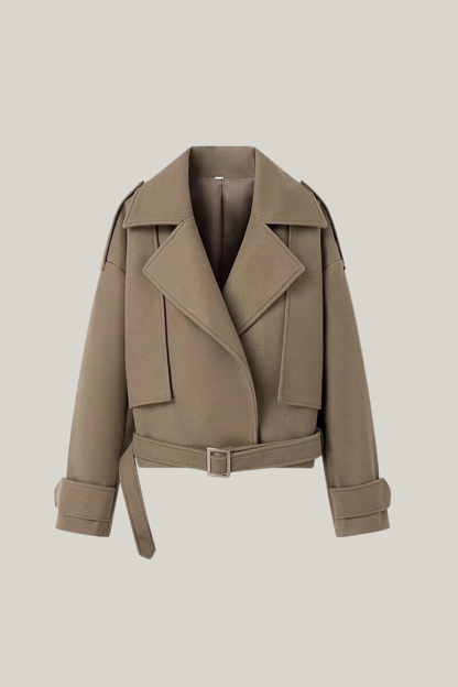Chaqueta con cinturón y cuello con muescas 