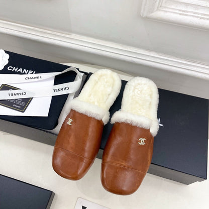 CC 25K Double C Pearl Fur Slippers Brown White Calfskin Shearing 586999