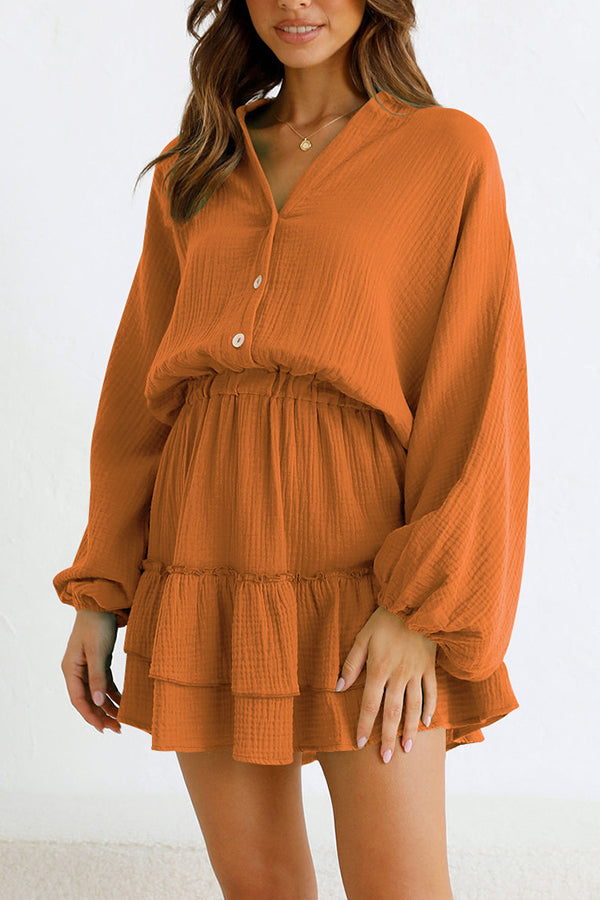 Vestido camisero holgado de manga larga con botones y falda con volantes y cintura elástica