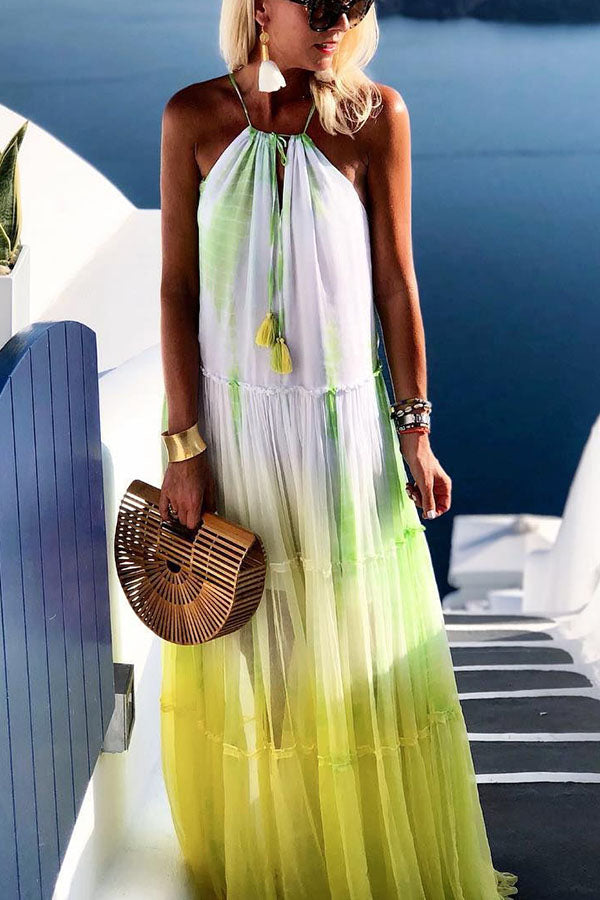 Vestido largo con cuello halter y borlas con estampado degradado de Island Evenings