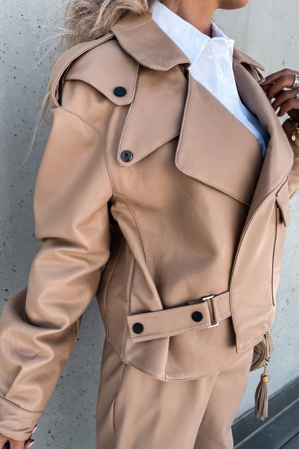 Chaqueta corta de cuero estilo británico con bolsillo de solapa
