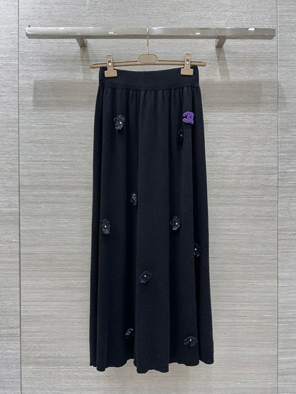 CC 25 Flower Set Black Wool Acrylic