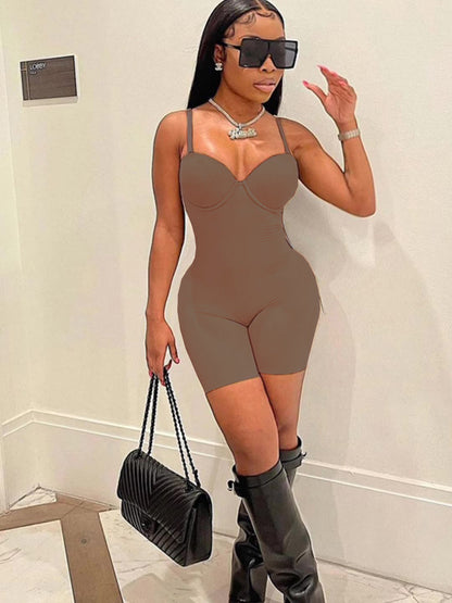 Ropa de verano para mujer, mono sexy de corte bajo con tirantes y cintura alta que favorece la figura.