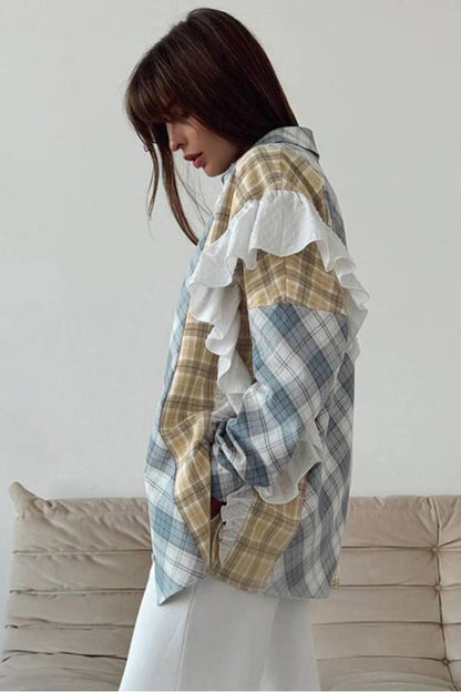 Camisa con volantes y patchwork con estampado de cuadros en azul cielo 