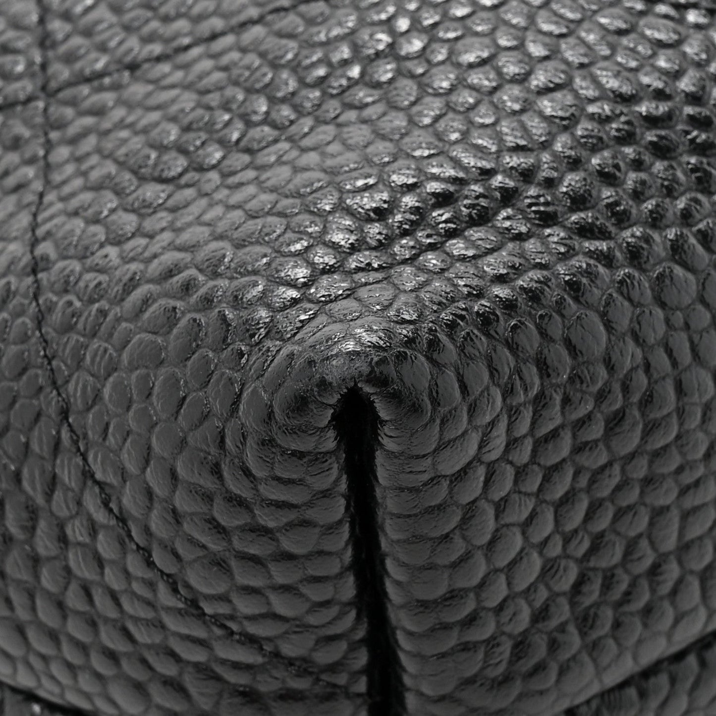 Shiny Caviar Quilted Chanel 22 Black