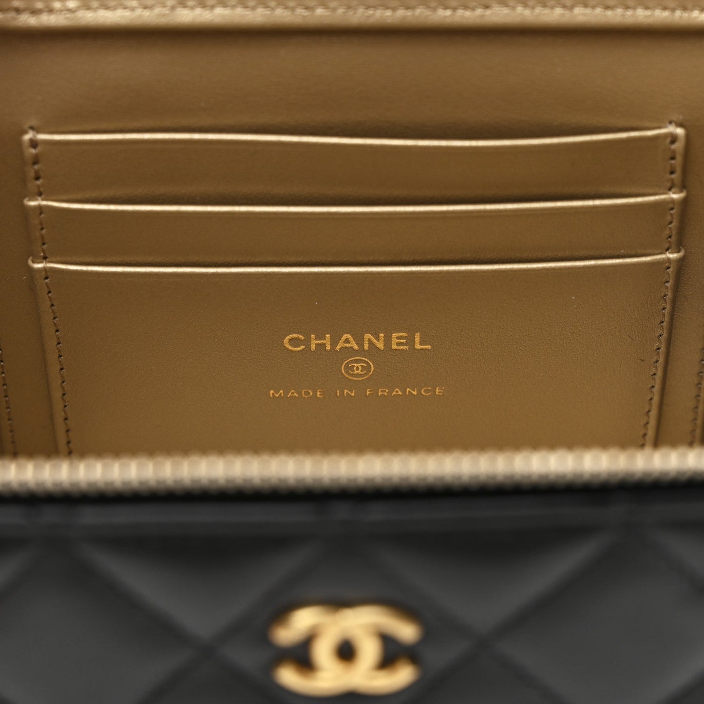 Lambskin Quilted Pearl Crush Small Vanity Case With Chain Black