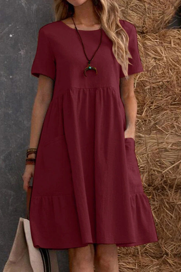 Vestido holgado de manga corta con cuello redondo y bolsillos en color liso