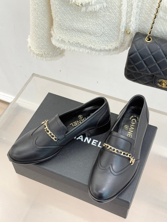 CC 25s Double C Buckle Loafers Black Calfskin 557704