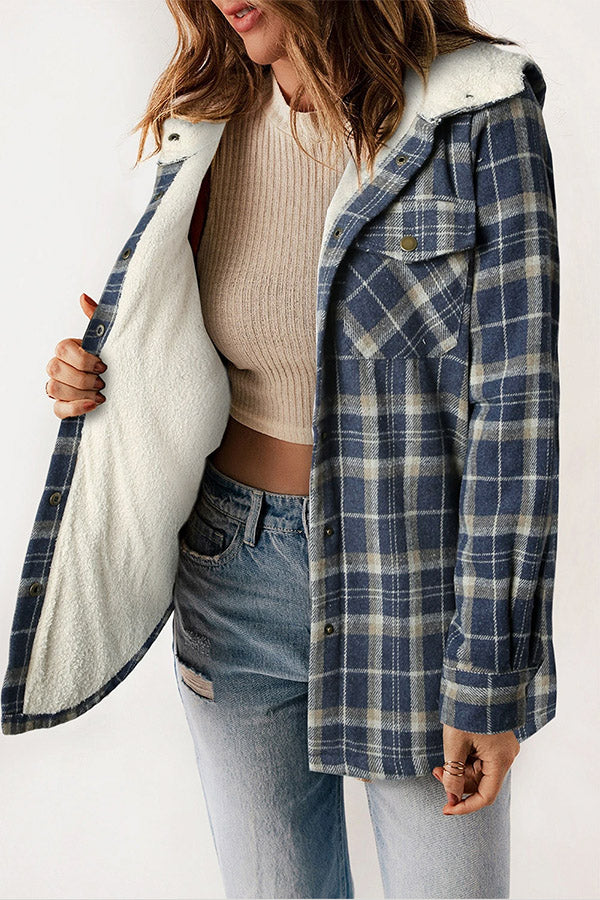 Chaqueta de franela con capucha y forro de sherpa con botones a presión