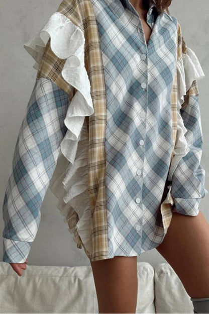 Camisa con volantes y patchwork con estampado de cuadros en azul cielo 