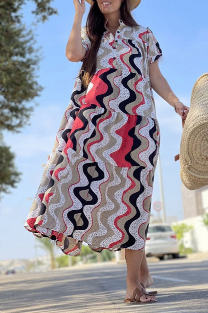 Vestido de manga corta con cuello camisero, estampado y vuelo